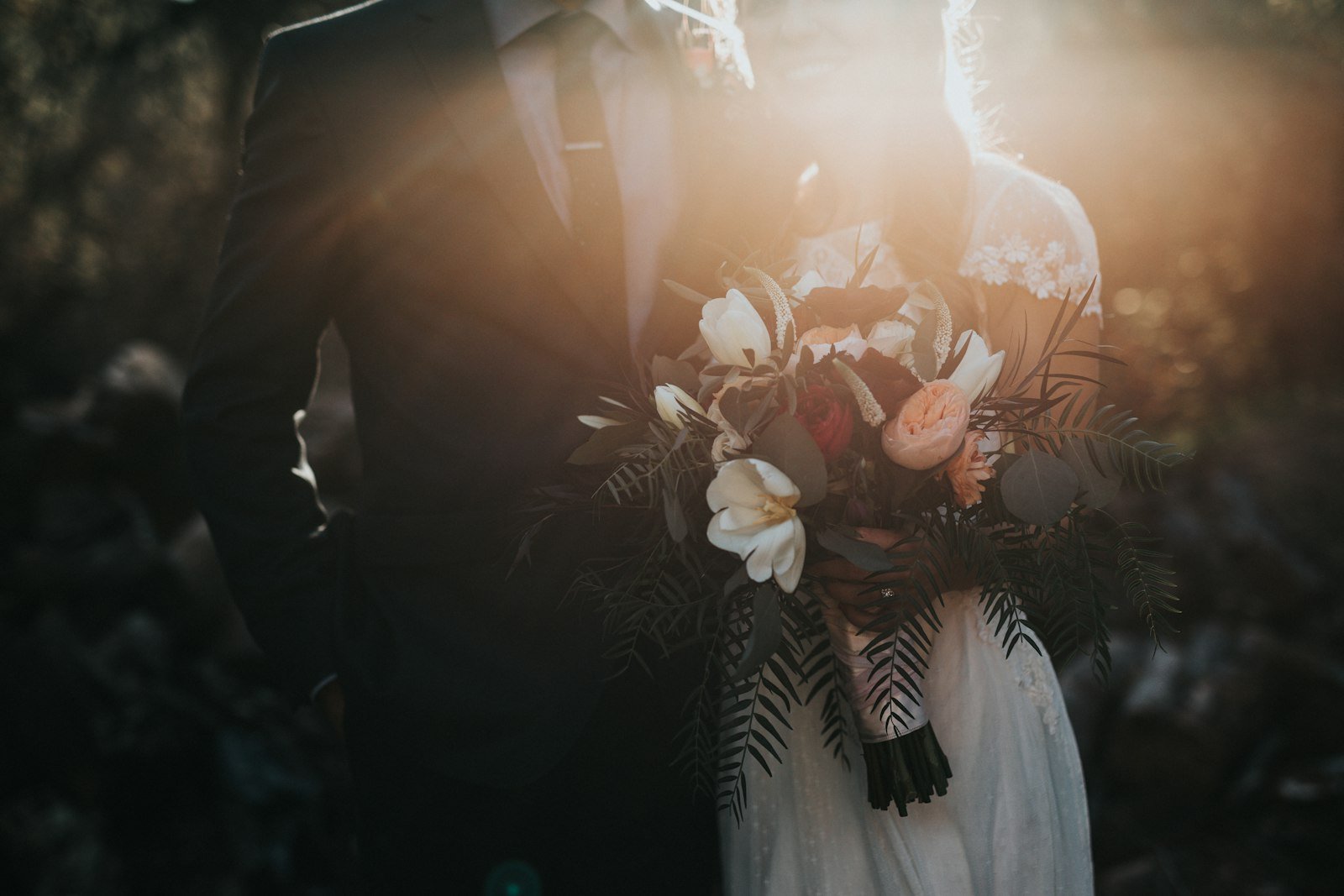 Luxury Wedding Couple & Bridal Bouquet